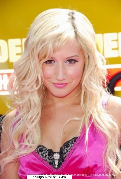 ashley tisdale joaca filmul high school musical ..::DuLcEsItA GuRl::..