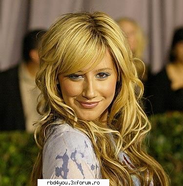 ashley tisdale scris:ba hilary duff avril     poi zis videoul care lam pos seamna voce