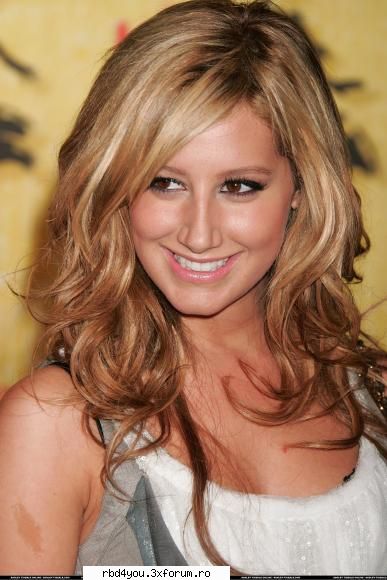 ashley tisdale ..::DuLcEsItA GuRl::..