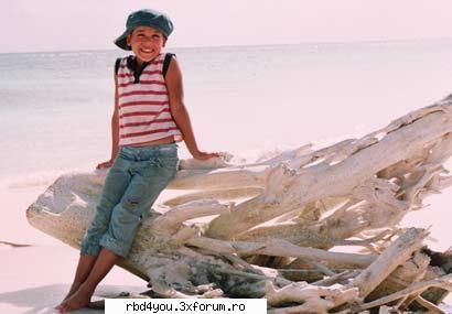 Amy,fetita cu ghiozdanul albeastru! - oky mai pun poze - novele:* intra si filmele:*