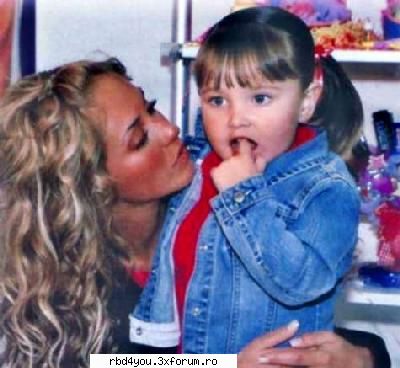 {{**AnnA PaulA-->TiTiTi!**}} - ana paula e mumoasa doar e nepoata lui Anny..are - Anahi