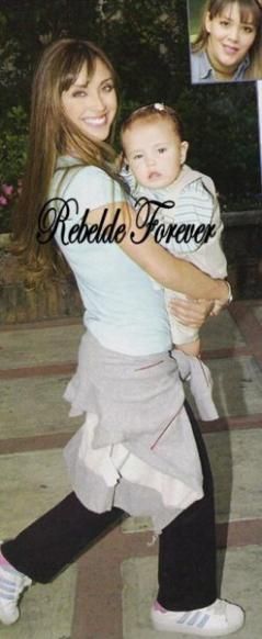 {{**AnnA PaulA-->TiTiTi!**}} - este frumoasa ama si eu o poza :D - Anahi