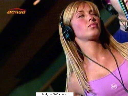 Capturi cu Mia colucci**~~(ANAHI) - sry ca am pus acceasi poza de 2 ori - Anahi