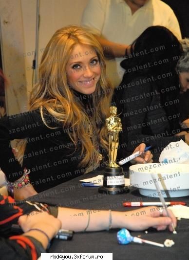 ...................:POZE:............... - hilary_vondy - Anahi