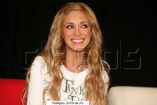 ...................:POZE:............... - poze si cu ea de la lansare - Anahi