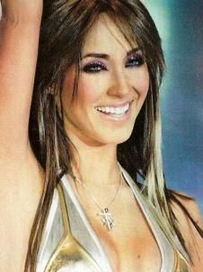 ...................:POZE:............... - ba nu bruneta plsu k aqma e din nou bluda =( ii - Anahi