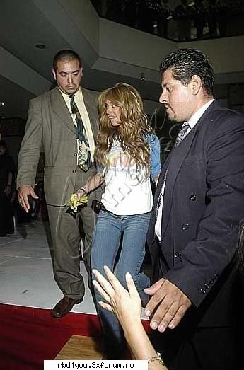 ...................:POZE:............... - hilary_vondy - Anahi