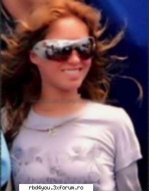 ...................:POZE:............... - cemi place cum a iest in poza - Anahi