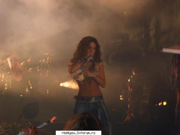 ...................:POZE:............... - hilary_vondy - Anahi