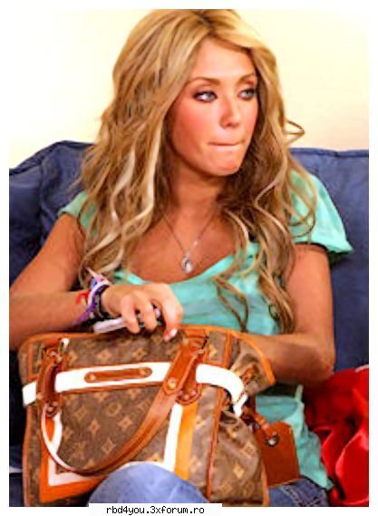 ...................:POZE:............... - hilary_vondy - Anahi