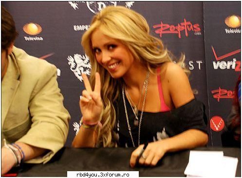 ...................:POZE:............... - .'^Pitik.'Dulcik.'^ - Anahi
