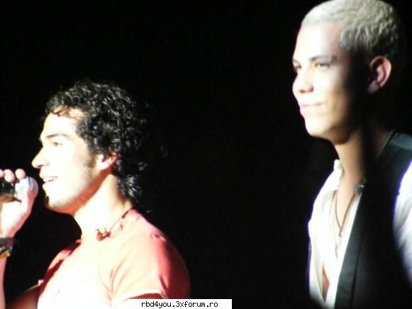 $$PoZe diN c0nCeRt3 RbD$$ - hilary_vondy - concerte