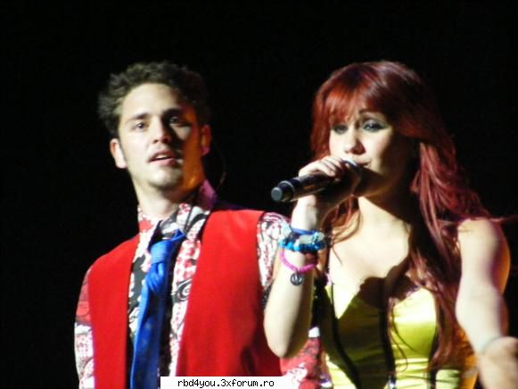 $$PoZe diN c0nCeRt3 RbD$$ - hilary_vondy - concerte