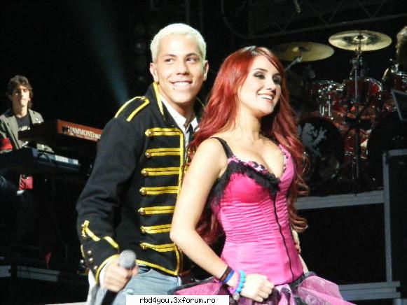 $$PoZe diN c0nCeRt3 RbD$$ - hilary_vondy - concerte