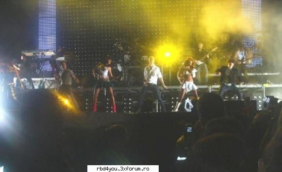 $$PoZe diN c0nCeRt3 RbD$$ - dee@ - concerte