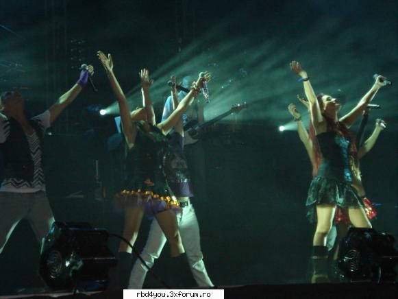$$PoZe diN c0nCeRt3 RbD$$ - hilary_vondy - concerte