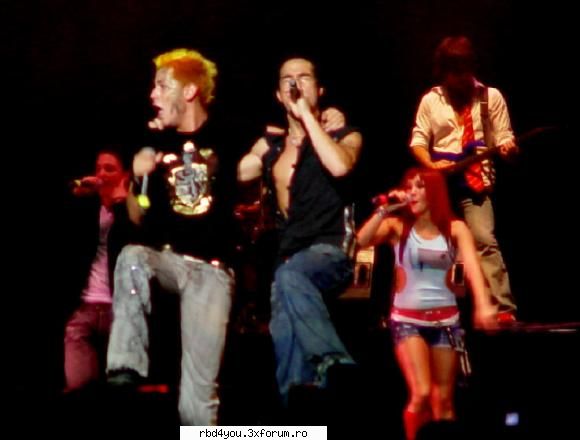 $$PoZe diN c0nCeRt3 RbD$$ - hilary_vondy - concerte
