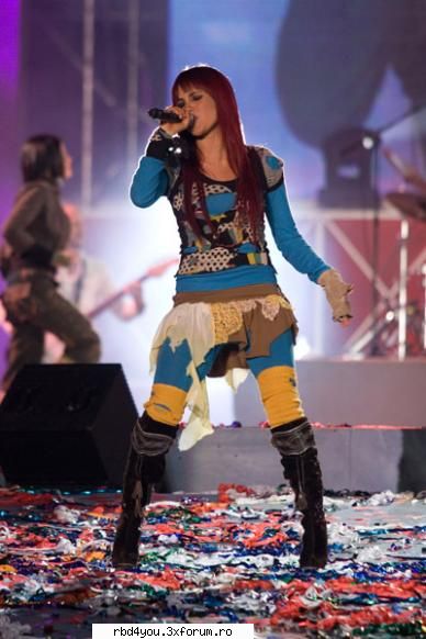 $$PoZe diN c0nCeRt3 RbD$$ - dee@ - concerte