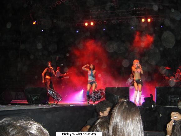 $$PoZe diN c0nCeRt3 RbD$$ - hilary_vondy - concerte