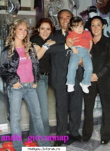 ..::>>ThEiR FaMiLIeS<<::.. - anahi cu toata familia ei - RBD y R3B3LD3