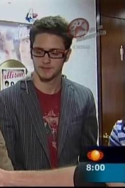 Ucker poarta ochelari???? - hilary_vondy - Christopher