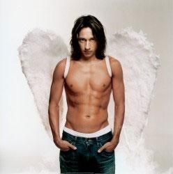 bob sinclar - e...arata destul d ok bob sinclar... :D c abdomen - muzik
