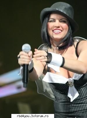 i wanna - e cu palarie si vreau o poza cu may plangand - Maite