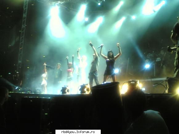 i wanna - stai sa caut sper ca nute superi ca e din concert - RBD y R3B3LD3
