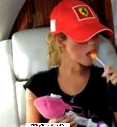i wanna - vreau o poza cu anahi imbracata intr-o rochie - Anahi
