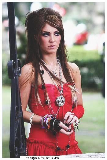 i wanna - se pare ca tot eu o pun vreau o poza cu anahi in - Anahi