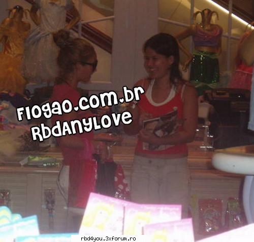 vreau o poza cu anahi in care sa aiba parul cretz i wanna