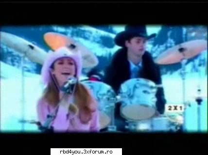 i wanna - shi o poza in roz ................ :D dak akolo - Anahi