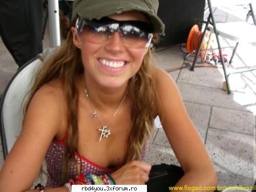 i wanna - vreau o poza cu anahi din revista AVON - Anahi