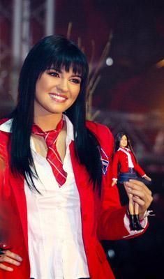 picz - ea si cu papusa ei....super cool - Maite