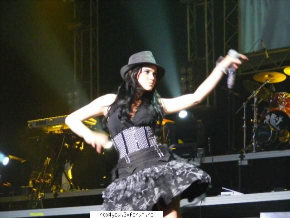 poza preferata k may... - dul_my_idolo - Maite