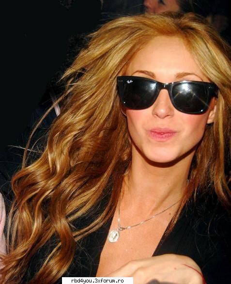 poza preferata q annie - poi plaze moolt asta :X:X -> - Anahi