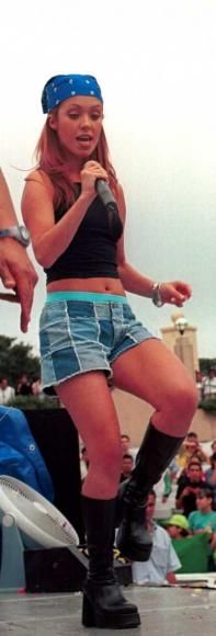 poze cu anahi mika - hilary_vondy - Anahi