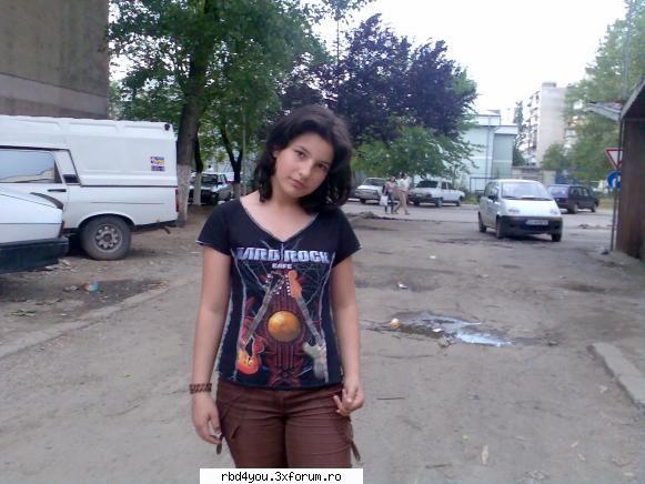 poze k userii - scuzati peisajul dar eu sunt - about u...just u..because you're unik