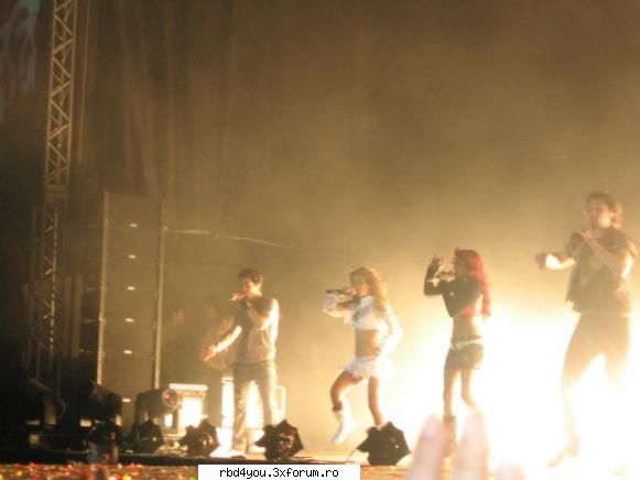 rbd in romania...... - deci am pozele de la concert bagate pe 2 cduri sa - concerte